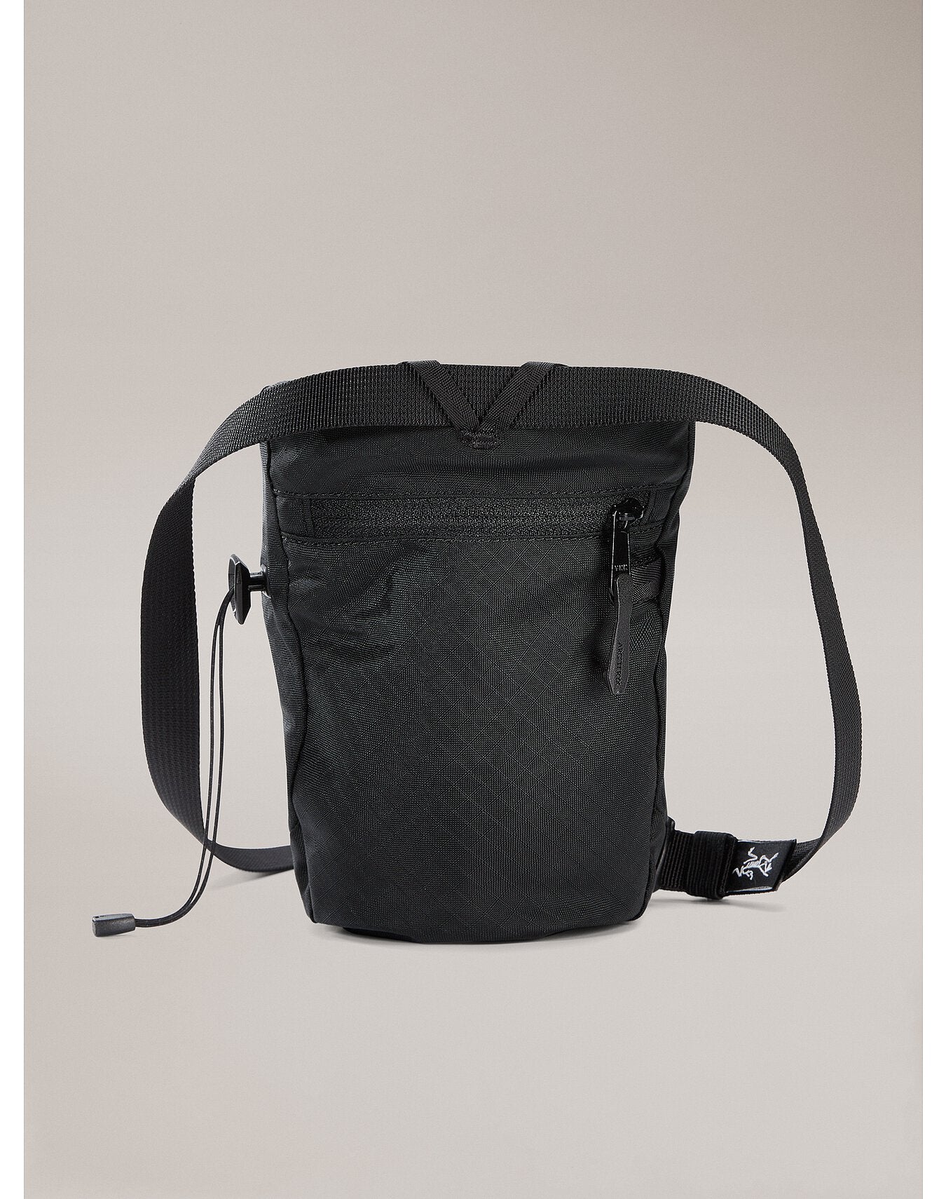 Ion Chalk Bag Small [final sale] Black - Arc'teryx Australia