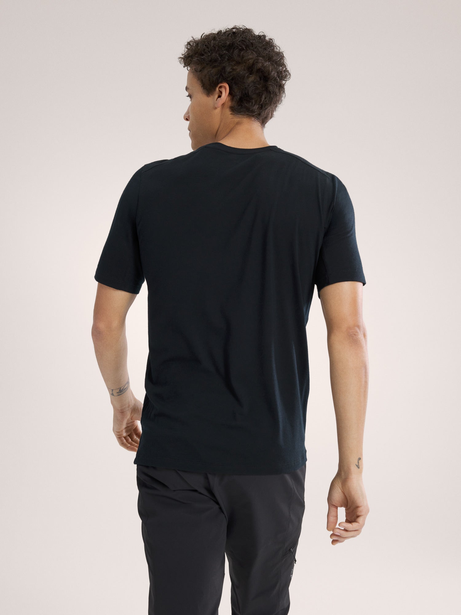 Ionia Merino Wool Shirt SS Men's Black - Arc'teryx Australia
