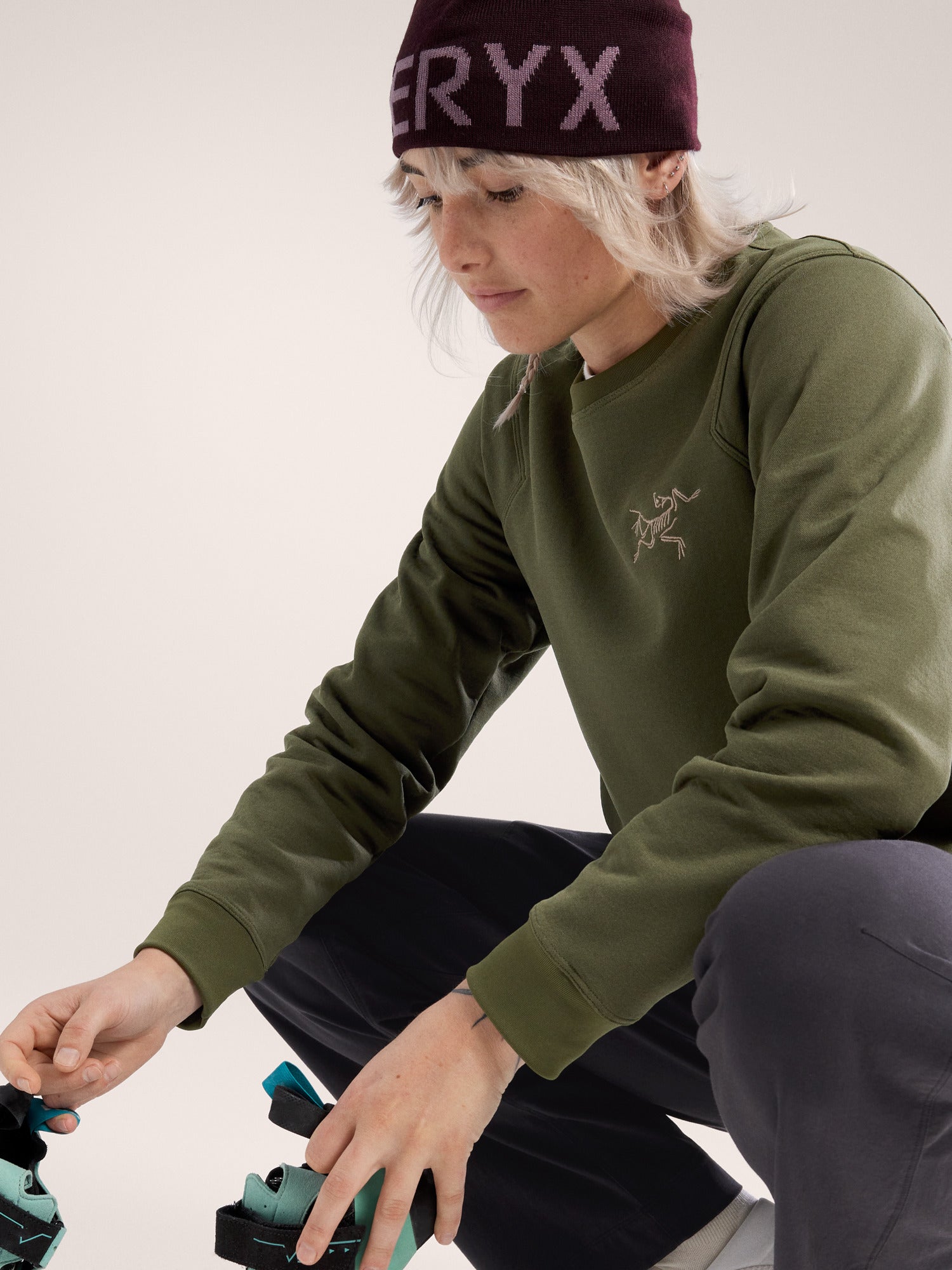 Aestas Crew Neck Pullover Women's