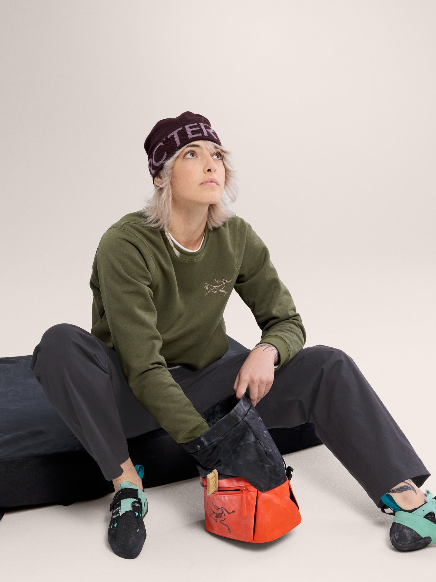 Aestas Crew Neck Pullover Women's