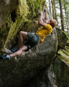 MEN'S BOULDER CLIMB
